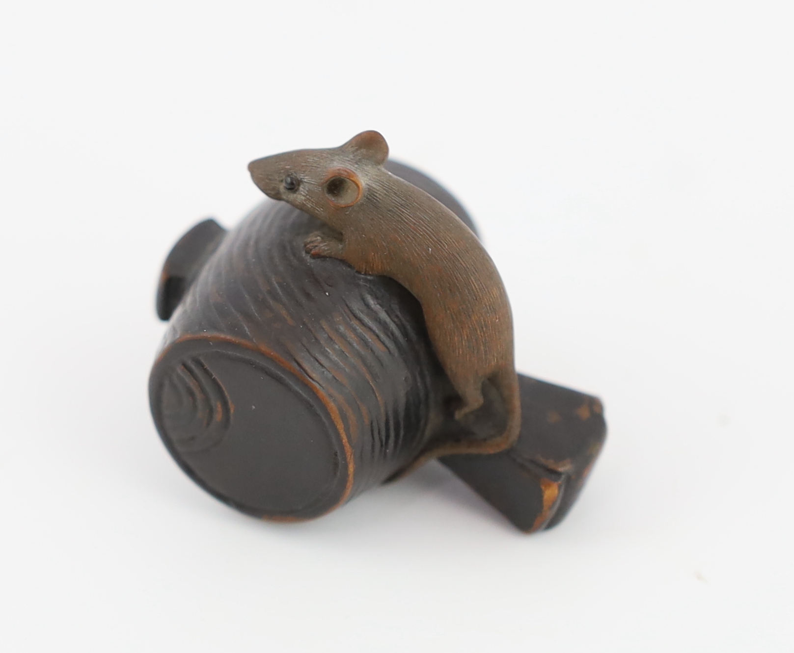 A Japanese carved wood rat netsuke, early 19th century
